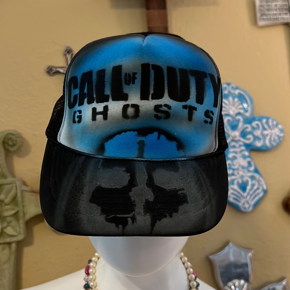 Obsessed with this Call of Duty Ghost trucker ball cap.